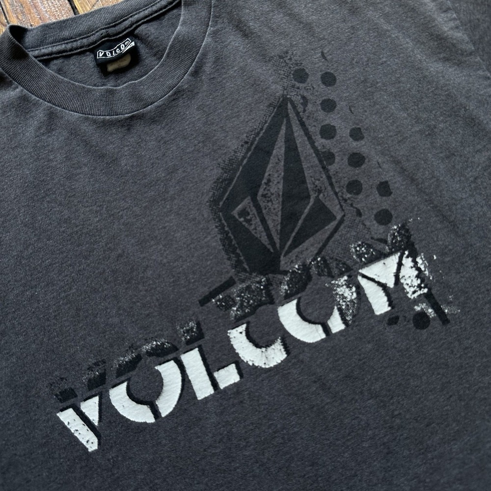Vtg 90s VOLCOM Script Graphic T-Shirt‎ Surf Skate Men XL Black Gray Fade
